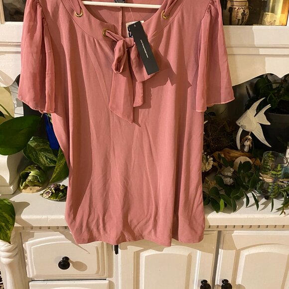 NWTO pink blouse with bow - Picture 2 of 2
